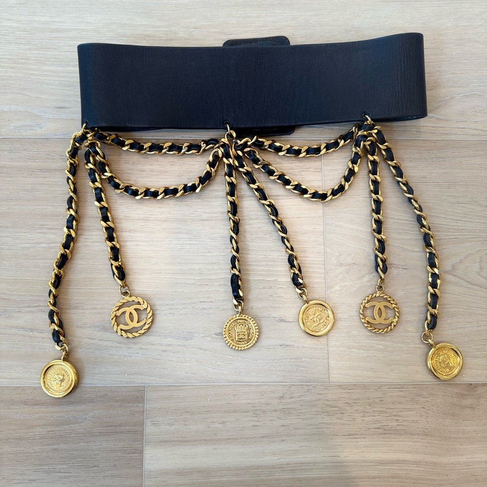 1993 Chanel Leather Belt with Charm Black Golden - Picture 8 of 10